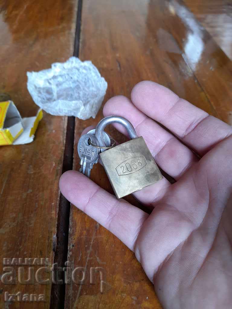 Delivery of Old padlock Elzett 2068 Delivery of Old padlock Elzett 2068