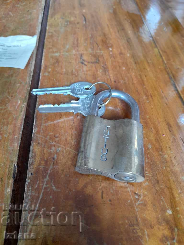 Old padlock Elzett Tutius with price 35.00 BGN | € 17.90 Old padlock Elzett Tutius with price 35.00 BGN | € 17.90