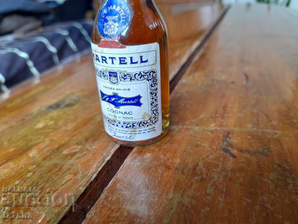 Auction An old bottle of Martell Auction An old bottle of Martell