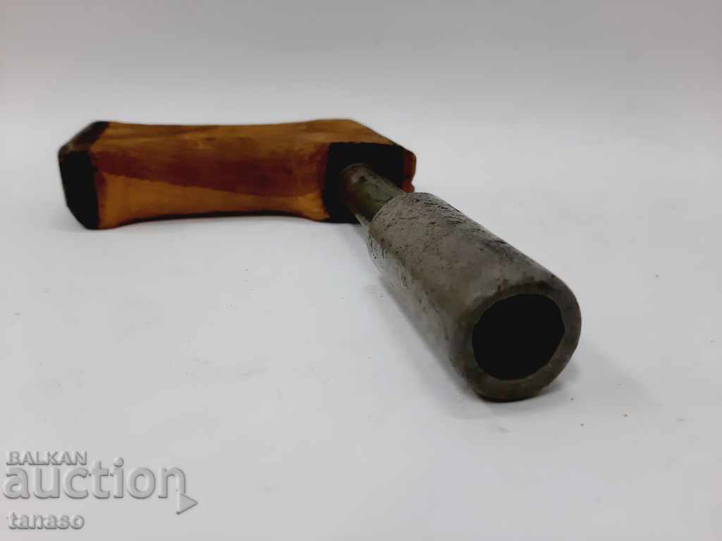 Old rifle (4.4) with price 9.00 BGN | € 4.60 Old rifle (4.4) with price 9.00 BGN | € 4.60