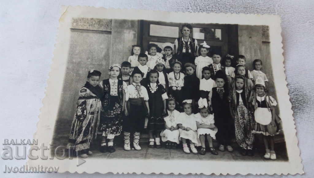 Photo Children with their educator in traditional costumes