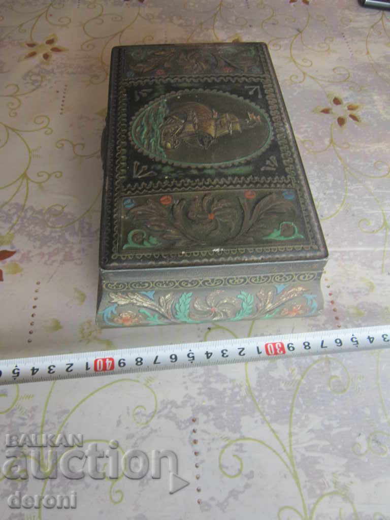 Μοναδικό λιθογραφικό κιβώτιο σκιών με τιμή 50.00 BGN | € 25.56 Μοναδικό λιθογραφικό κιβώτιο σκιών με τιμή 50.00 BGN | € 25.56