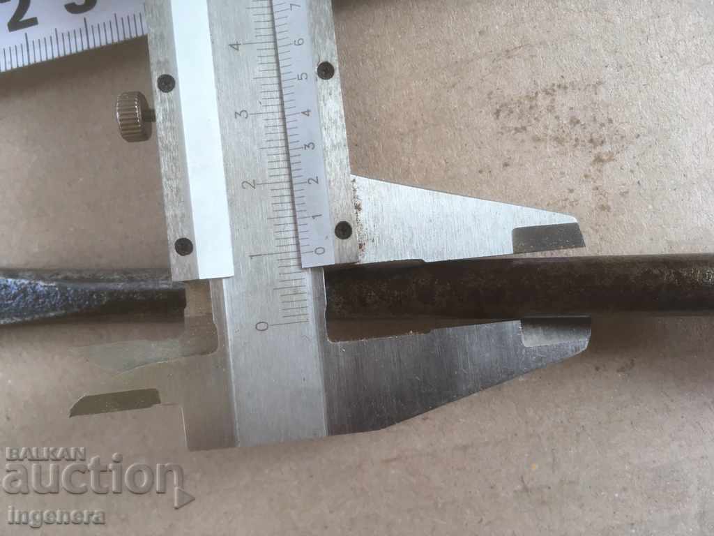 Delivery of SCREWDRIVER OLD HEALTHY LARGE SOCA TOOL Delivery of SCREWDRIVER OLD HEALTHY LARGE SOCA TOOL