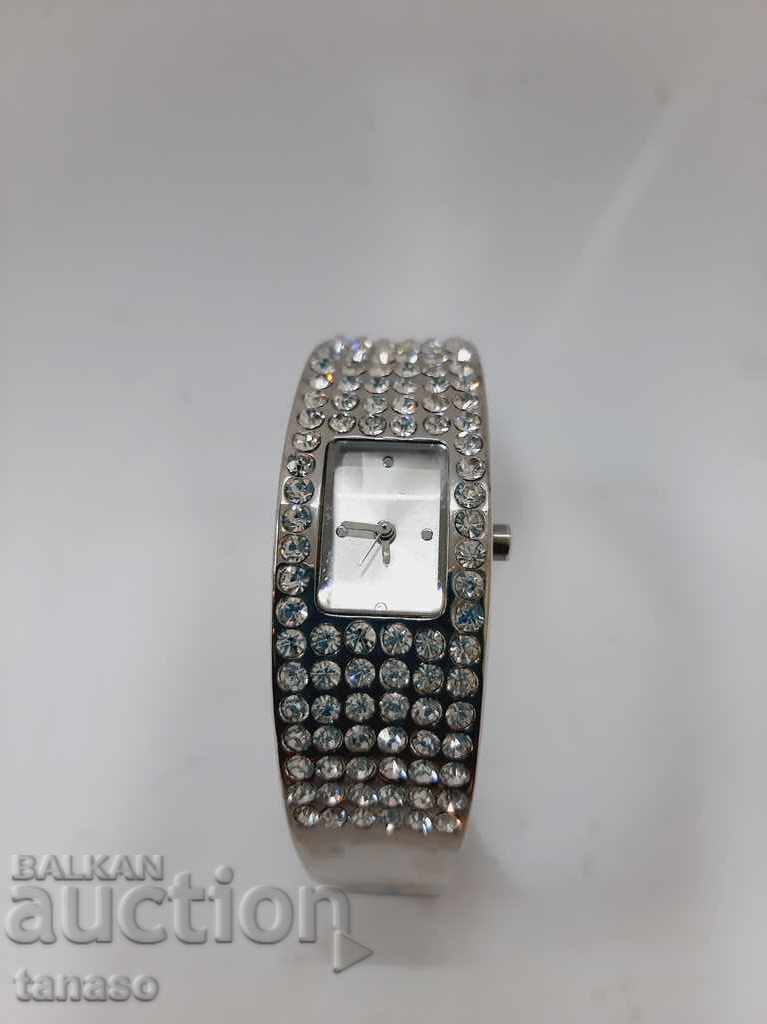 Avon bracelet watch (4.3) with price 25.00 BGN | € 12.78 Avon bracelet watch (4.3) with price 25.00 BGN | € 12.78