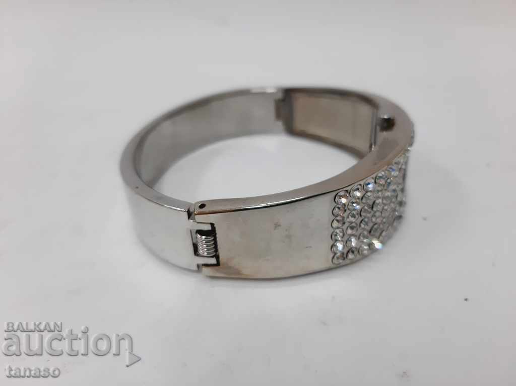 Delivery of Avon bracelet watch (4.3) Delivery of Avon bracelet watch (4.3)