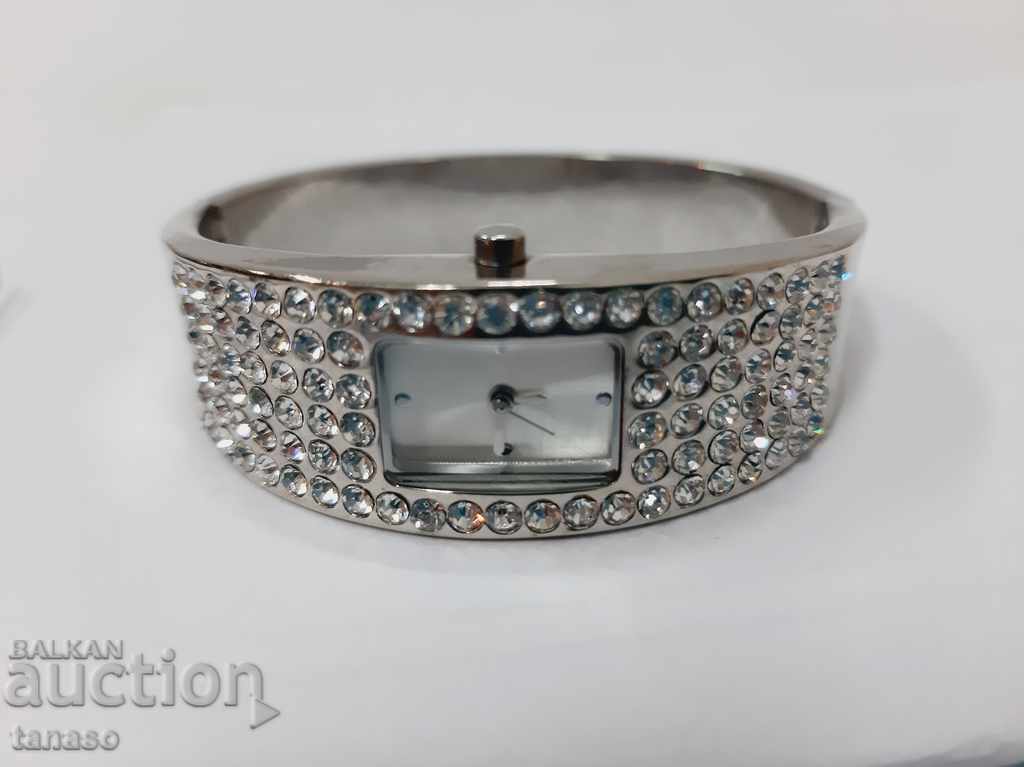Avon bracelet watch (4.3)