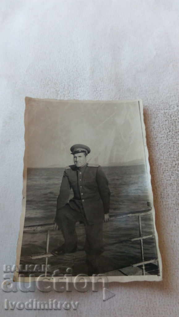 Photo General on a bridge at sea