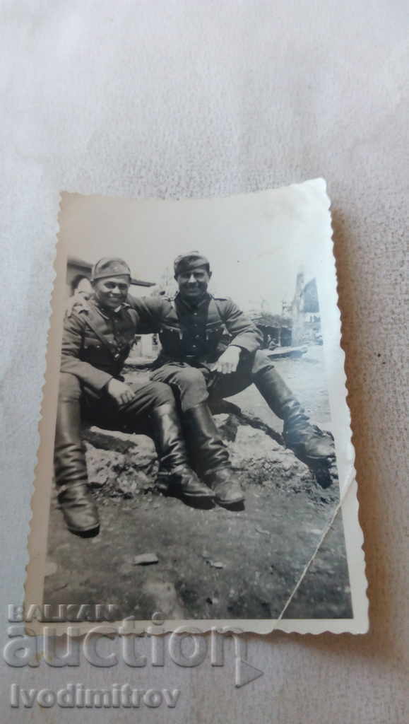 Снимка Бургасъ Двама войници
