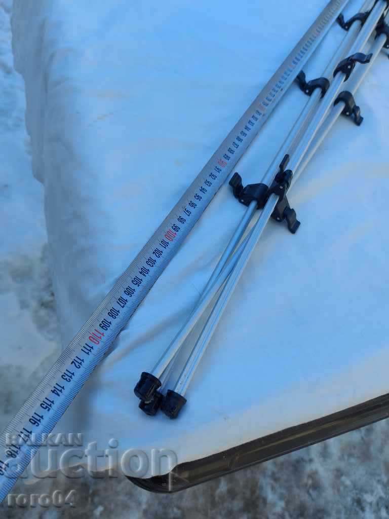 Delivery of TRIPOD - STAND - TRIPOD - PHOTO Delivery of TRIPOD - STAND - TRIPOD - PHOTO