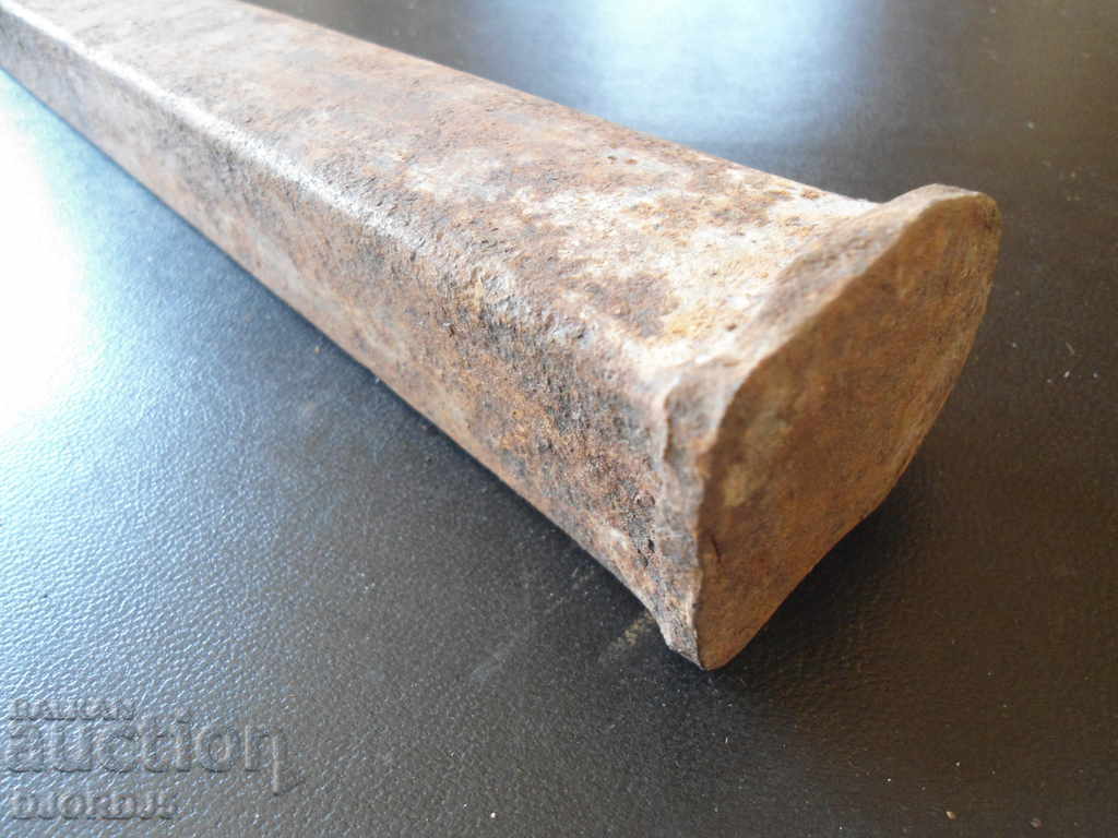 Auction  Scrap iron, cherry, 2,600 kg.