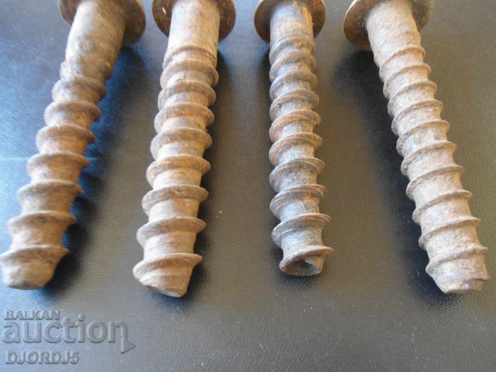 Auction Antique irons, 4 pieces Auction Antique irons, 4 pieces