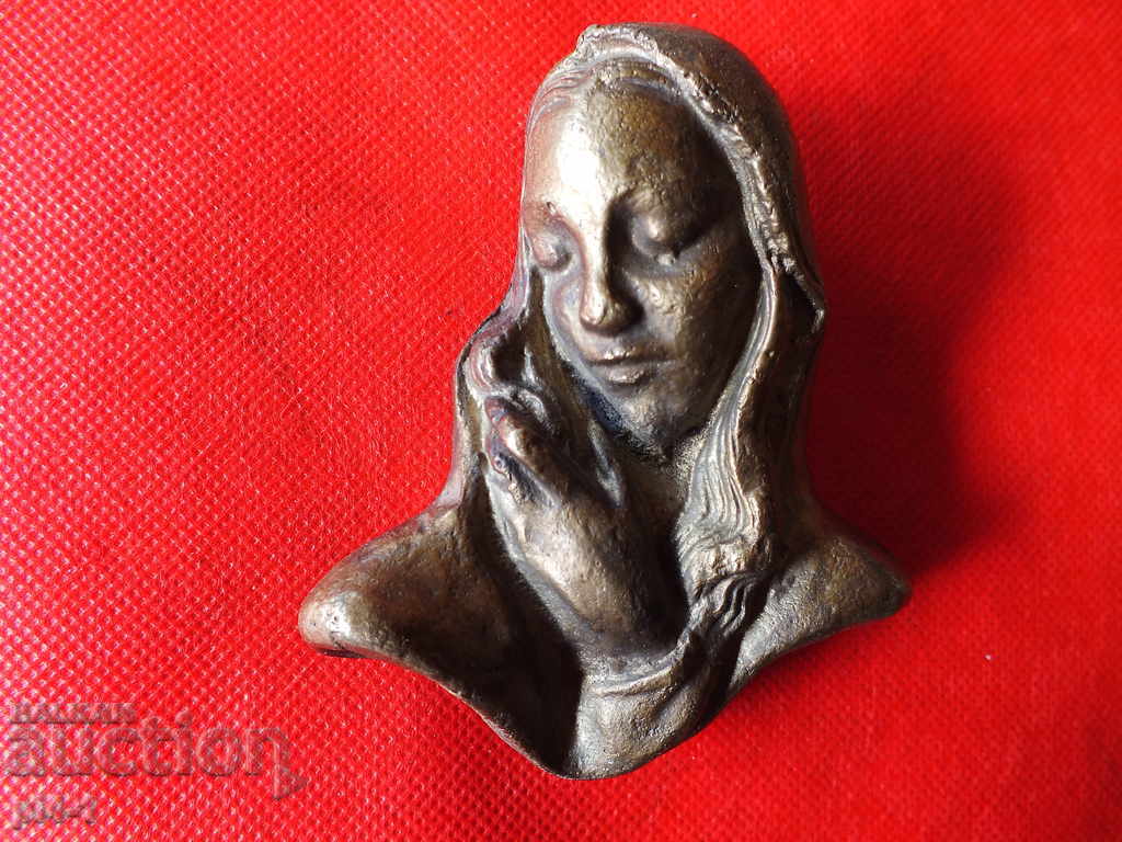Sculptura de autor din bronz a Fecioarei Maria