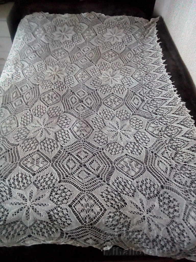 Handmade tablecloth 170/170 cm.
