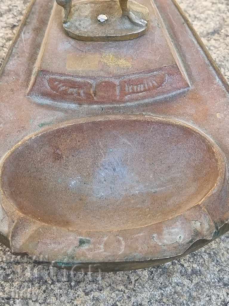 Παράδοση Παλαιό χάλκινο γλυπτό Παράδοση Παλαιό χάλκινο γλυπτό