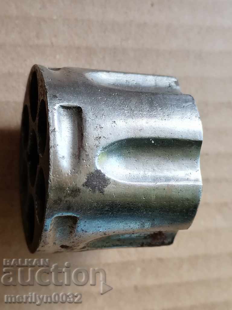 Τύμπανο έξι φορτίσεων από εύθραυστο περίστροφο με τιμή 97.00 BGN | € 49.60 Τύμπανο έξι φορτίσεων από εύθραυστο περίστροφο με τιμή 97.00 BGN | € 49.60