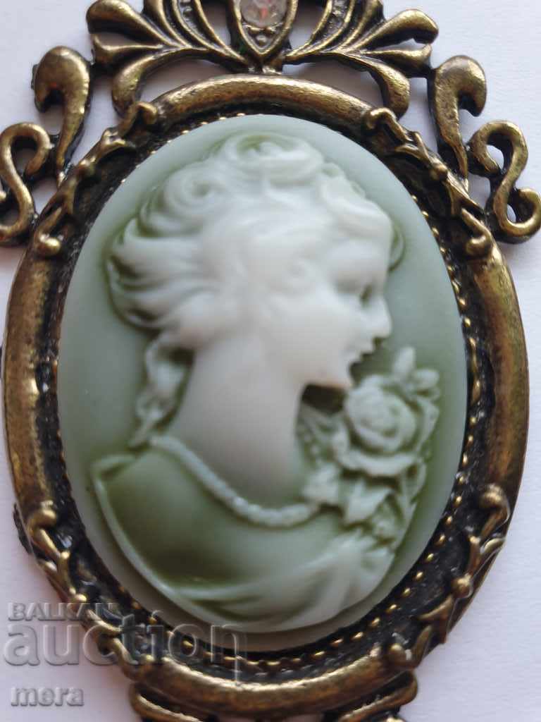 Kamea with price 35.00 BGN | € 17.90