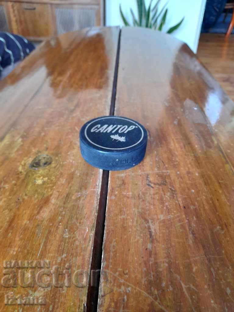 Old hockey puck Cantop