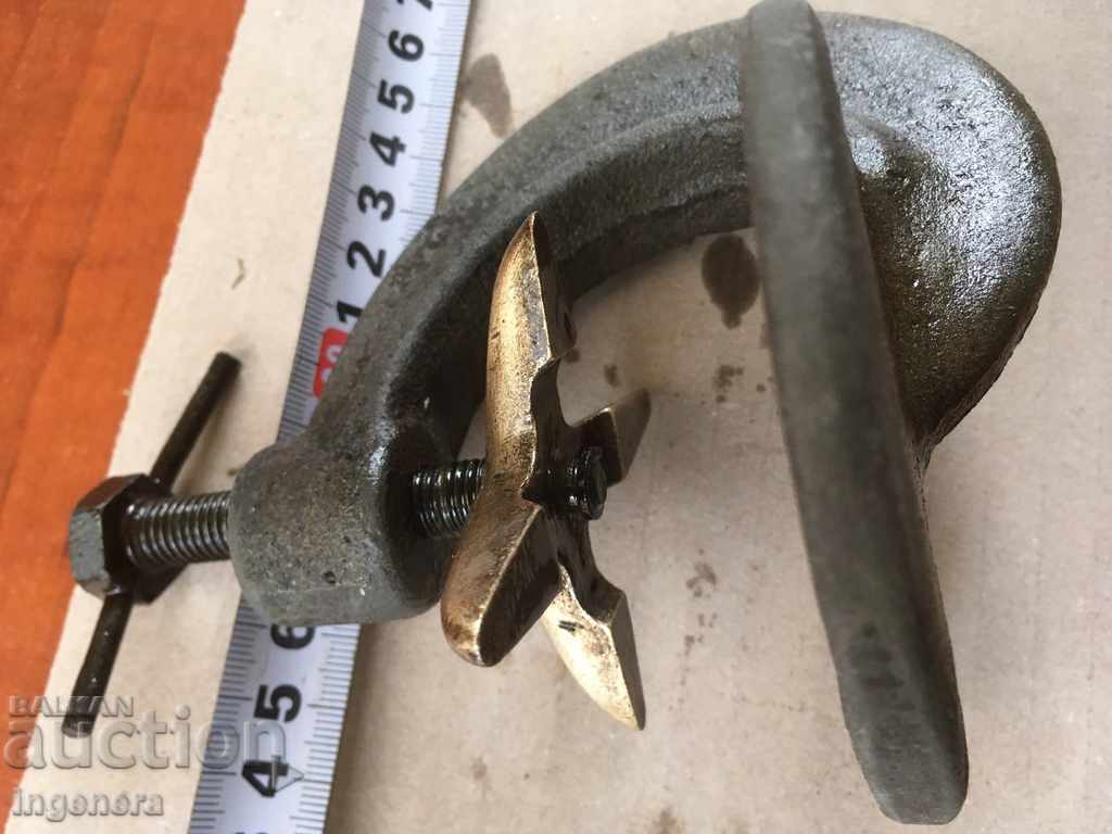 Delivery of FLAG MENGEME STAR TOOL METAL BRONZE Delivery of FLAG MENGEME STAR TOOL METAL BRONZE