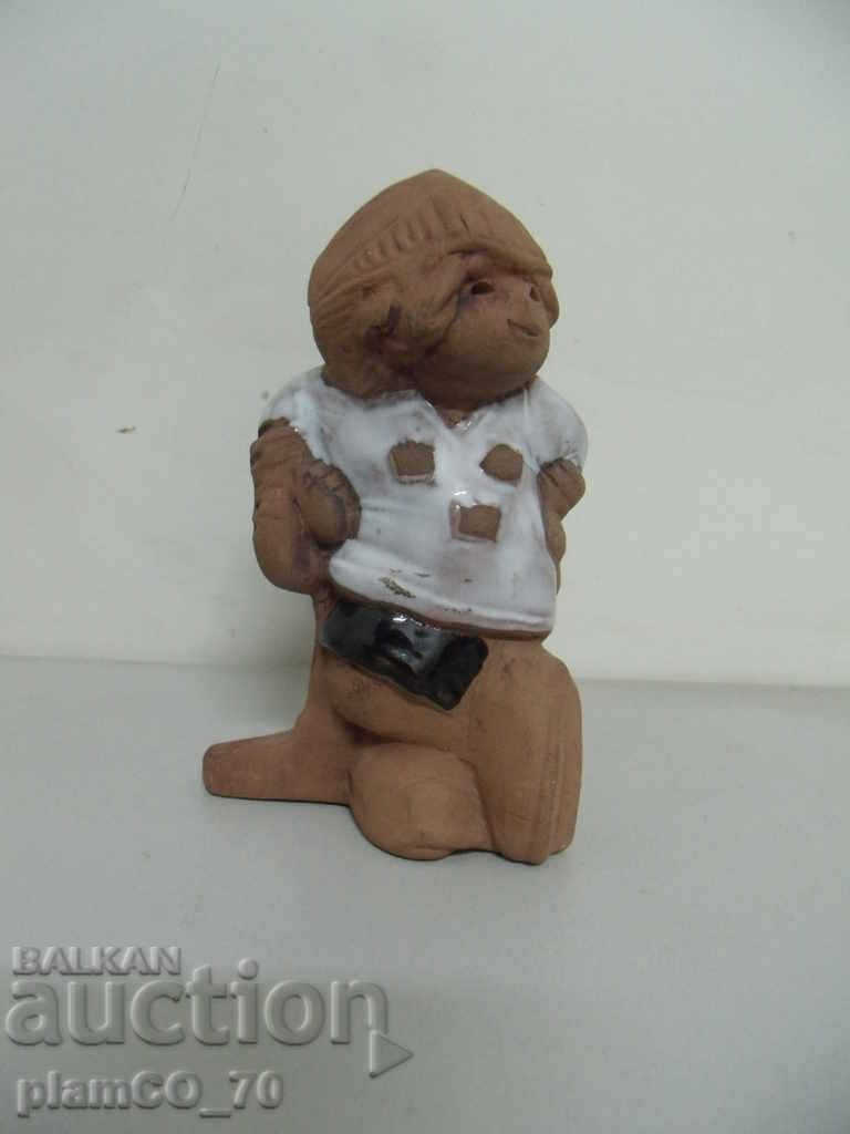 № * 5984 old small ceramic figure - hockey player - jie