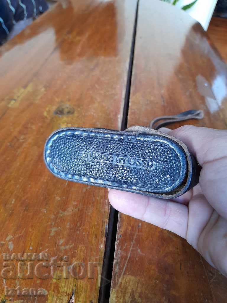 Auction An old box of binoculars Auction An old box of binoculars