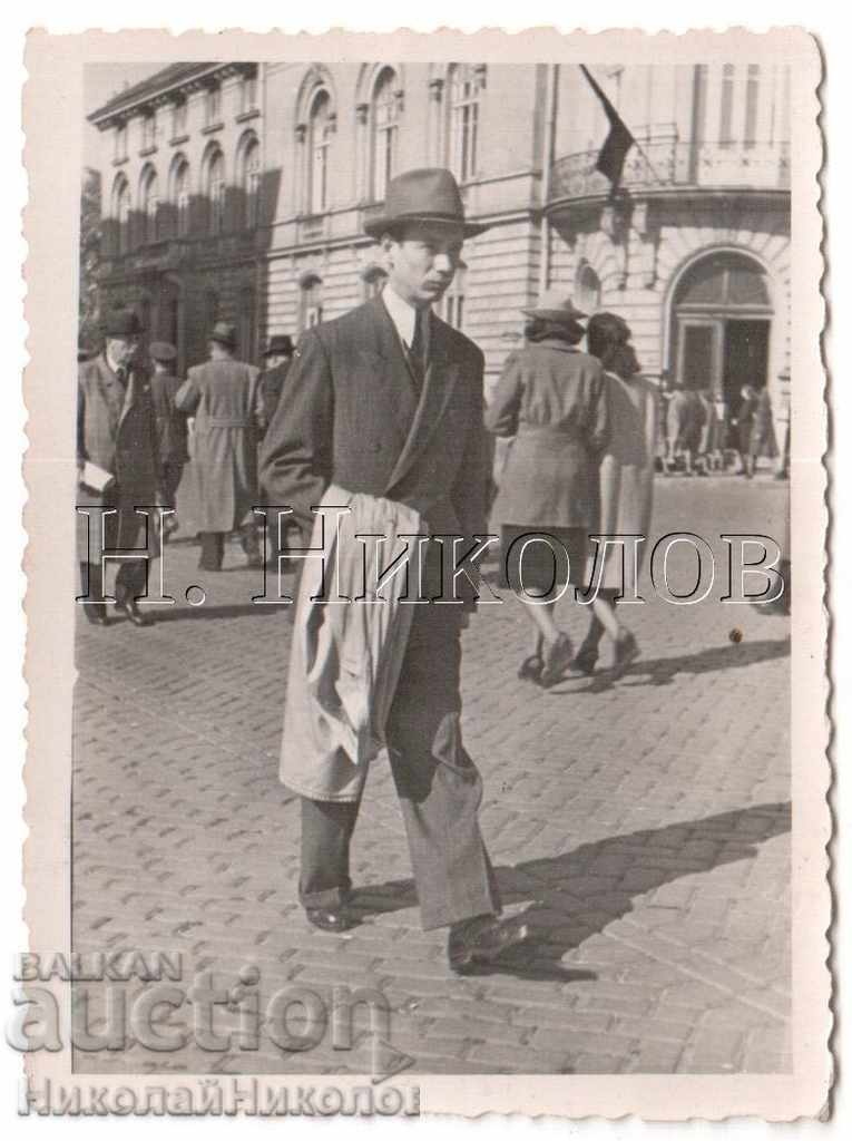 1944 LITTLE OLD PHOTO SOFIA MAN WITH RAINBOW B251