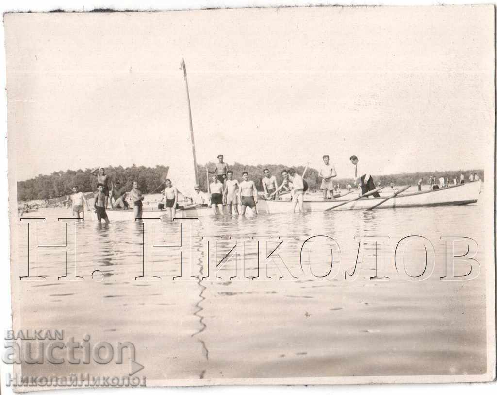 ΠΑΛΙΑ ΦΩΤΟΓΡΑΦΙΑ ΜΕ ΒΑΡΚΑ ΣΤΗ ΘΑΛΑΣΣΑ Β254