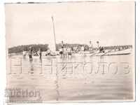 FOTO VECHE CU BĂRCI ÎN MARE B254