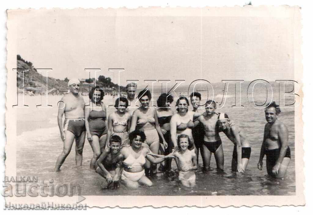 LITTLE OLD PHOTO SUMMER BY THE SEA B257