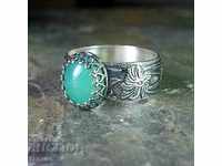 Retro ring with jade