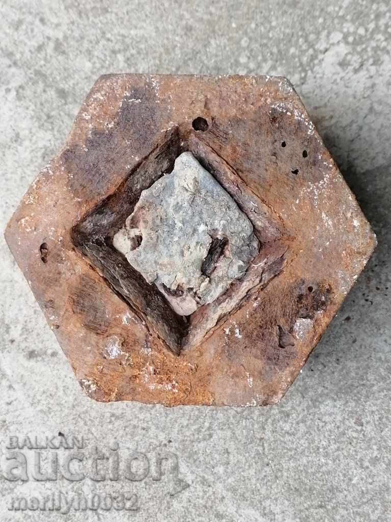 Auction Old weighing scale, exaggeration, kilogram control weight Auction Old weighing scale, exaggeration, kilogram control weight