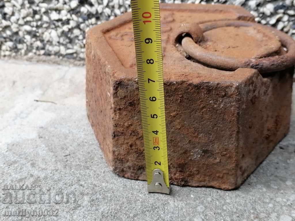 Old weighing scale, exaggeration, kilogram control weight - 7 Old weighing scale, exaggeration, kilogram control weight - 7