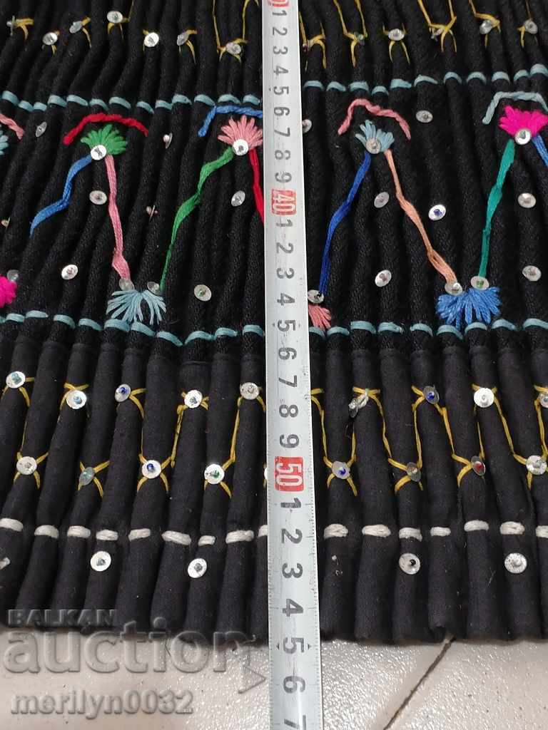 Аукцион Стар пищимал кърлянка от женска носия бродерия сукман Аукцион Стар пищимал кърлянка от женска носия бродерия сукман