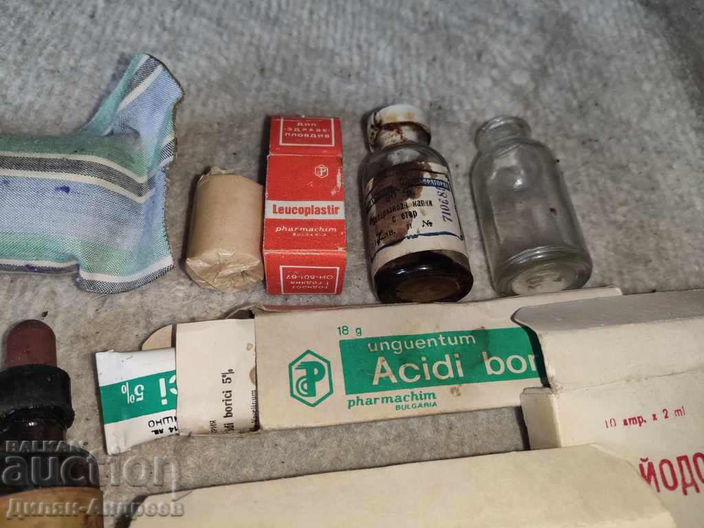 Δημοπρασία Αξεσουάρ φαρμακείου από την SOC Δημοπρασία Αξεσουάρ φαρμακείου από την SOC