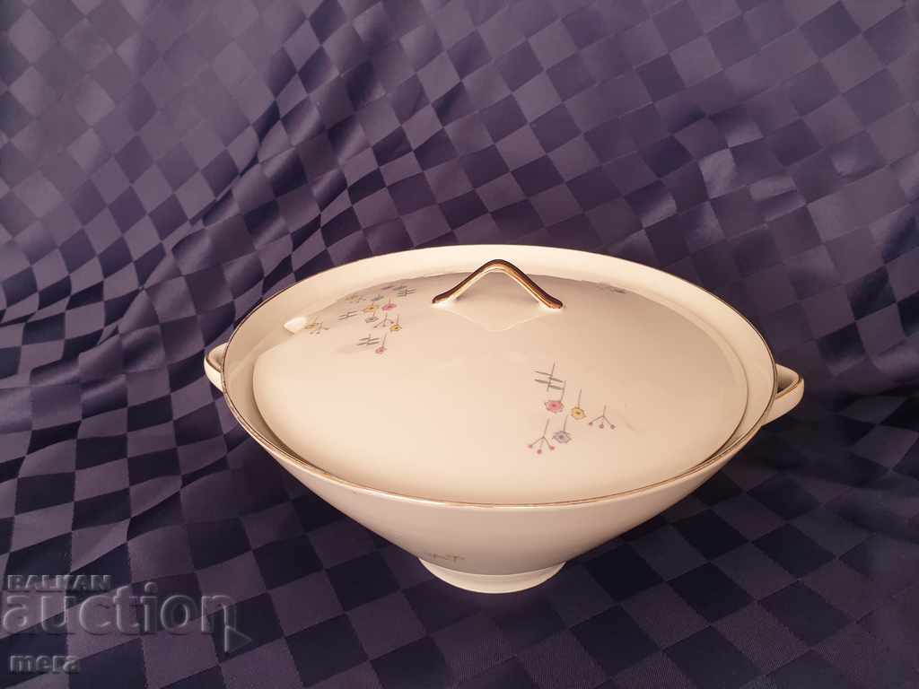 Porcelain elegant tureen-Bavaria with price 65.00 BGN | € 33.23 Porcelain elegant tureen-Bavaria with price 65.00 BGN | € 33.23