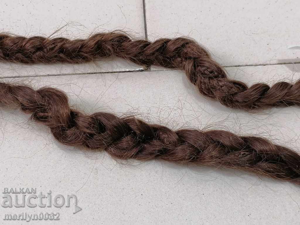 Delivery of Maiden's braids from chaise Delivery of Maiden's braids from chaise