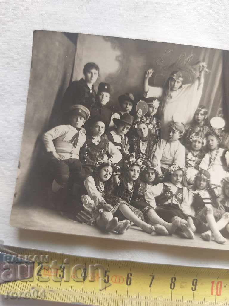 Delivery of CHILDREN - COSTUMES - HOLIDAY - DAIRET