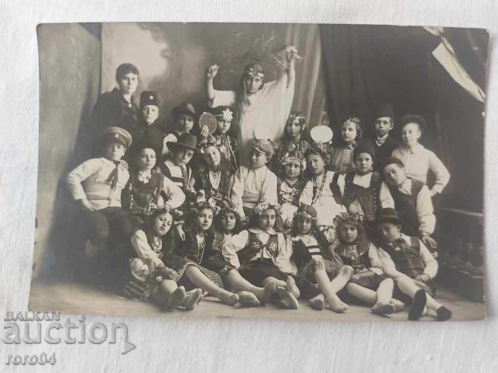 CHILDREN - COSTUMES - HOLIDAY - DAIRET - 7