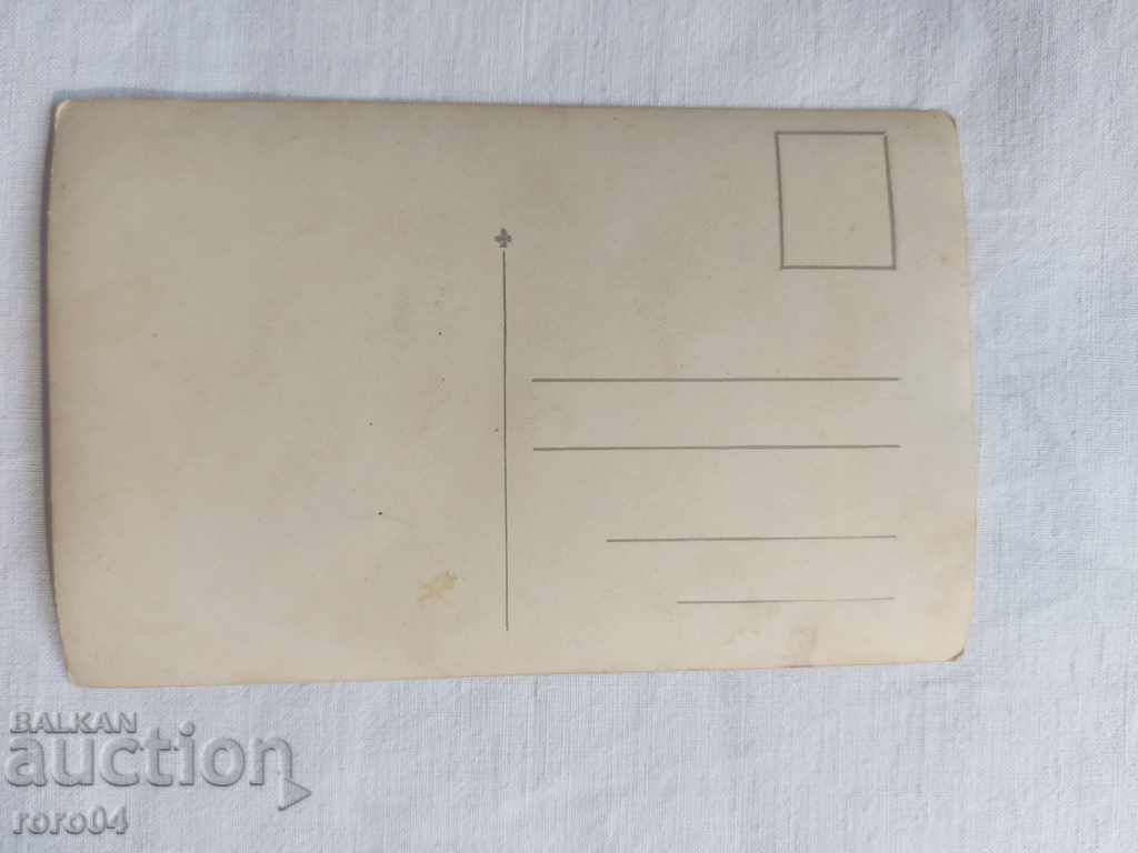 PEOPLE - FOUNTAIN - EVENT - STUDENTS - 6 PEOPLE - FOUNTAIN - EVENT - STUDENTS - 6