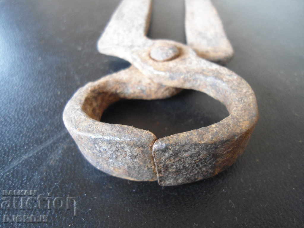 Auction Old pliers Auction Old pliers