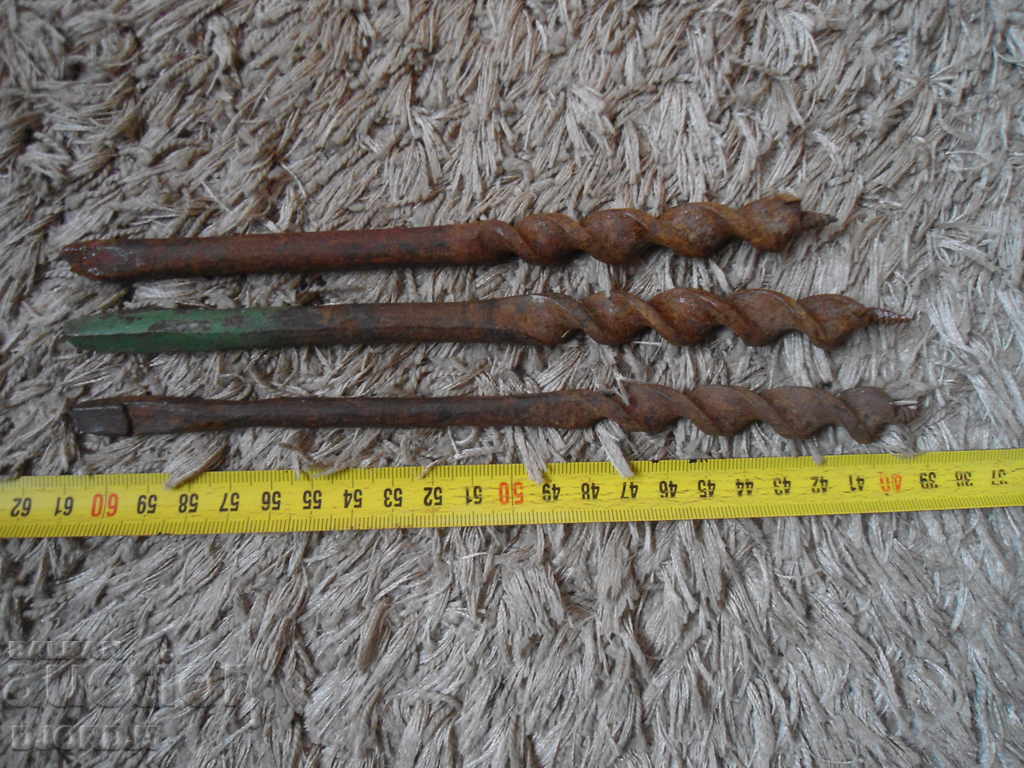 Livrarea Burghie vechi, 3 piese