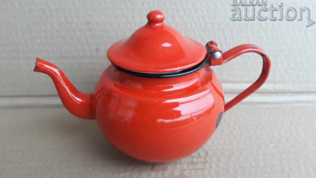 Delivery of GREAT LITTLE RED enameled teapot 60s Delivery of GREAT LITTLE RED enameled teapot 60s