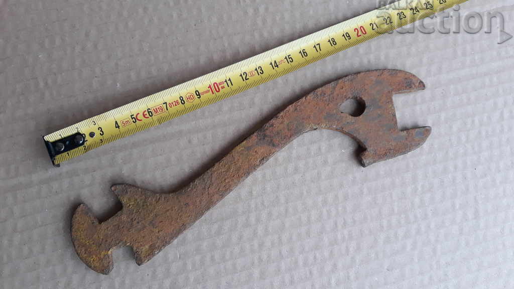Auction ancient primitive large key tool Auction ancient primitive large key tool
