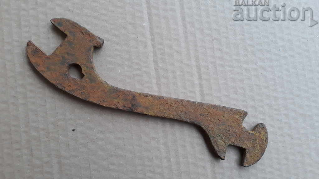 Delivery of ancient primitive large key tool Delivery of ancient primitive large key tool