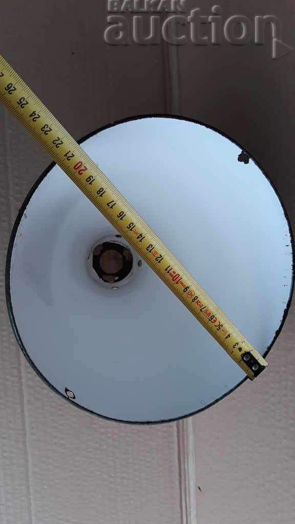 Delivery of industrial reflector retro enamel lamp social 70s Delivery of industrial reflector retro enamel lamp social 70s