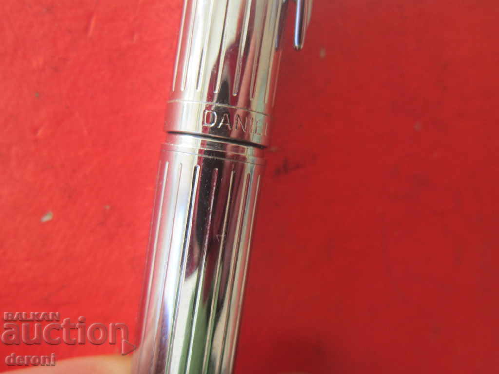 Υπέροχο στυλό Daniel Hecter με τιμή 40.00 BGN | € 20.45 Υπέροχο στυλό Daniel Hecter με τιμή 40.00 BGN | € 20.45