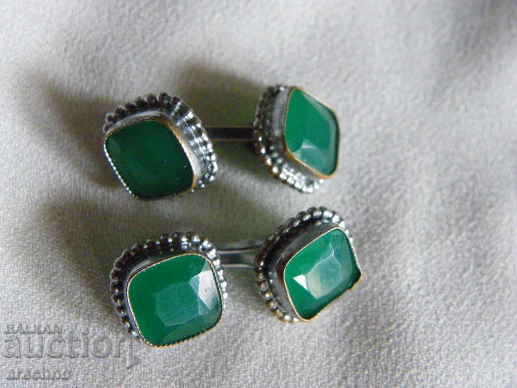 Butoane unice britanice art deco / sau nasturi / cu uraniu cu preț 70.00 BGN | € 35.79