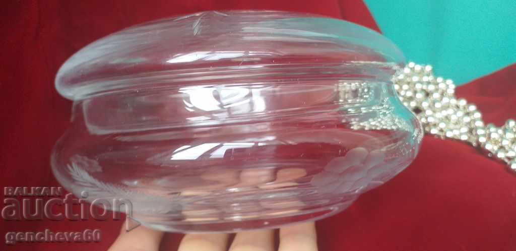 Delivery of Crystal cake bowl with lid Delivery of Crystal cake bowl with lid
