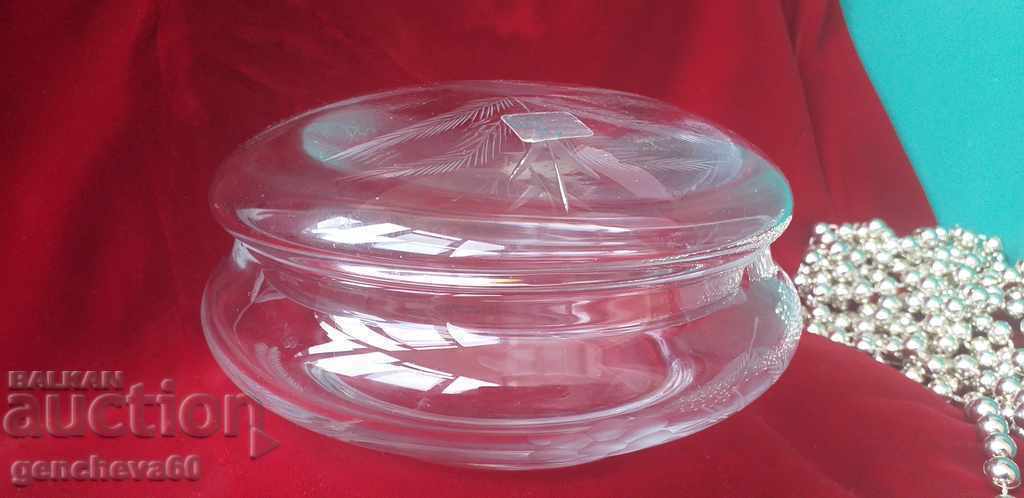 Crystal cake bowl with lid Crystal cake bowl with lid