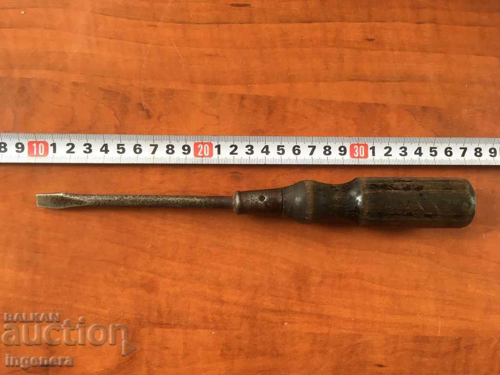 SCREWDRIVER LARGE STRONG INSTRUMENT OF THE MASTER METAL WOOD with price 14.00 BGN | € 7.16 SCREWDRIVER LARGE STRONG INSTRUMENT OF THE MASTER METAL WOOD with price 14.00 BGN | € 7.16