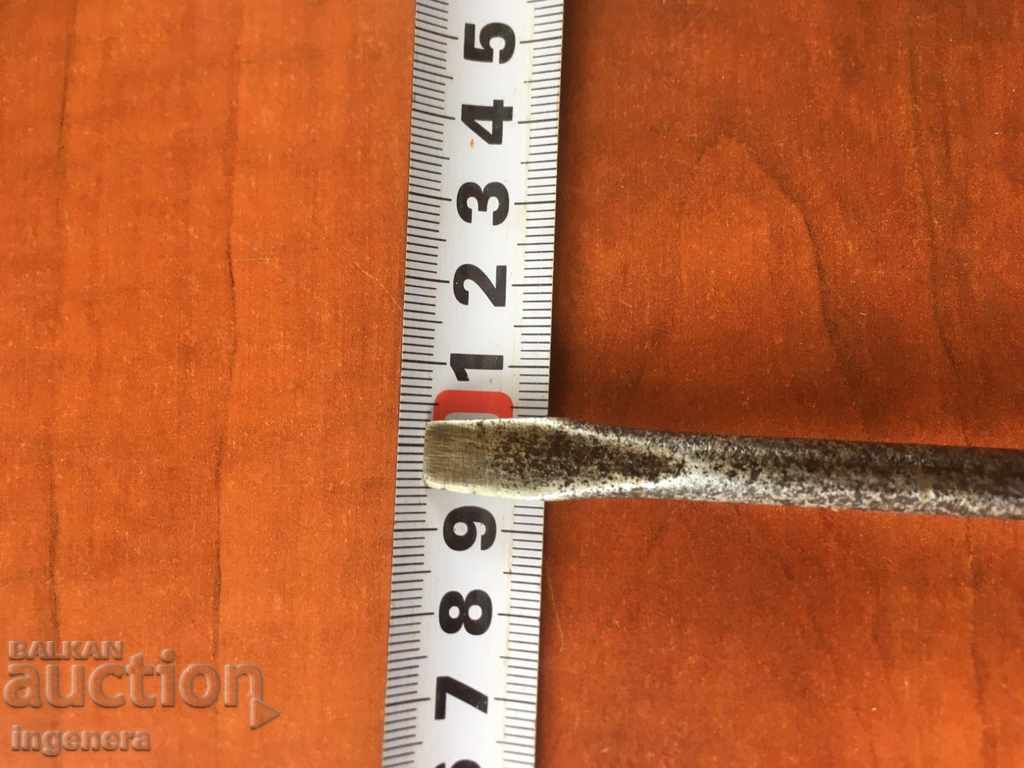 Auction SCREWDRIVER LARGE STRONG INSTRUMENT OF THE MASTER METAL WOOD Auction SCREWDRIVER LARGE STRONG INSTRUMENT OF THE MASTER METAL WOOD